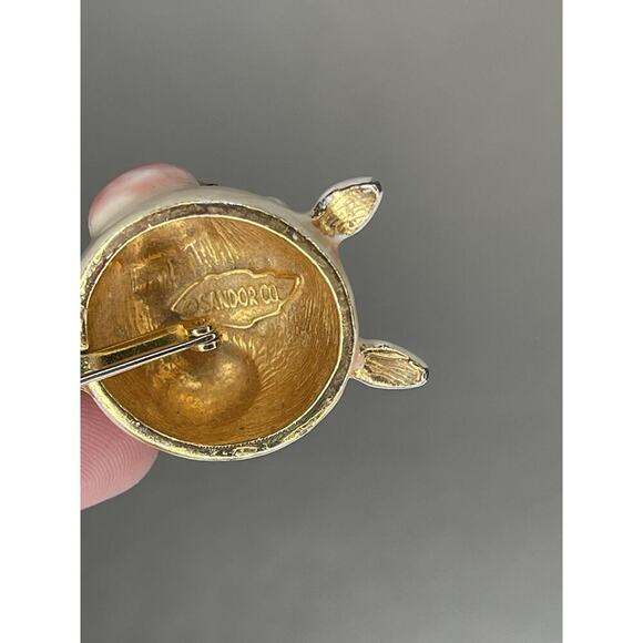 Vintage Sandor Kitty Cat Enamel Gold Tone Pin Brooch Green Eyes Unique - Picture 5 of 7